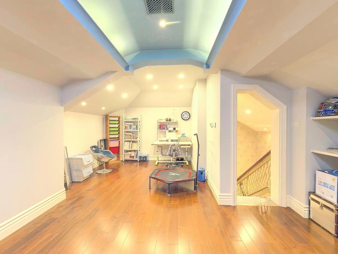 融創(chuàng)千章墅3室2廳3衛(wèi)225㎡南北998萬