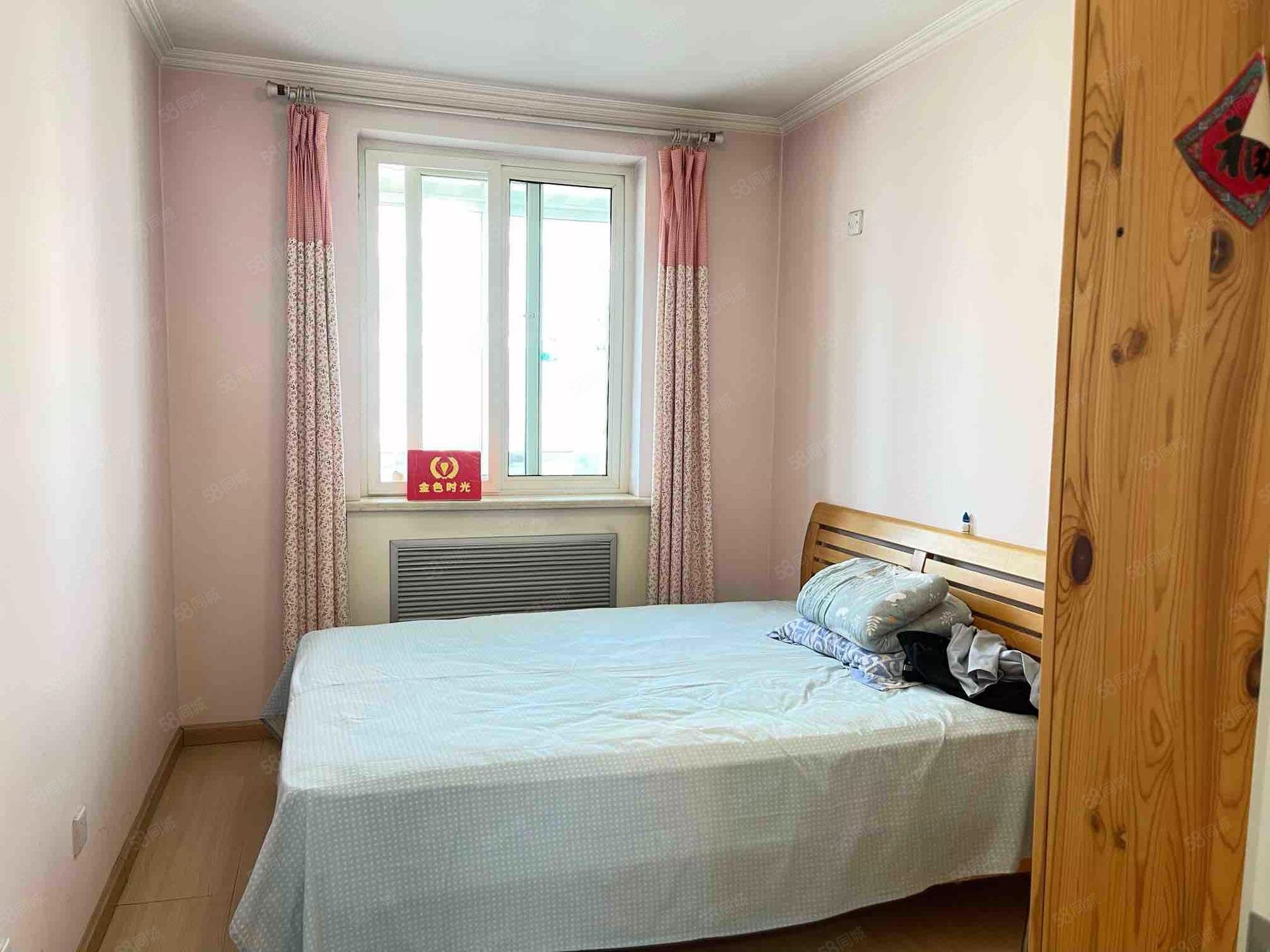 鴻澤園3室1廳2衛(wèi)127.49㎡南北205萬