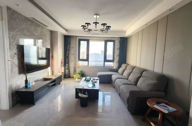 百合新城 双卫精装修！带车位储藏室！电梯好楼层！