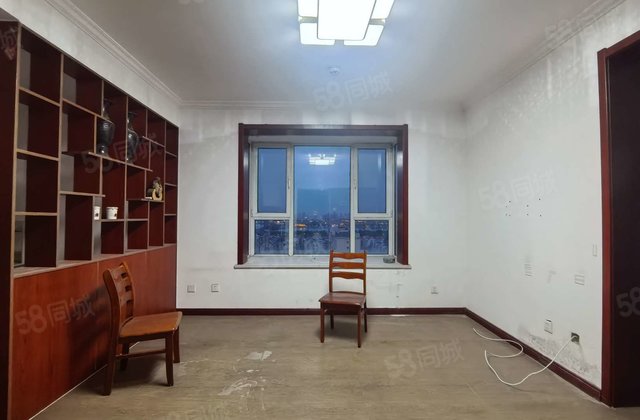 益民小区高层 湖景房 东边户，通透 高层采光充足 一梯两户