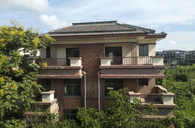 4分四季青房产万鸿339万8433元/㎡西城逸境(别墅)5室3厅2卫5