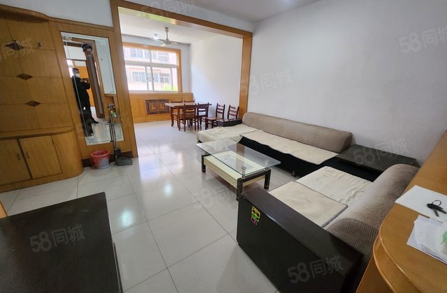 大润发 六中东邻~新世纪花园三楼 三楼~小区停车方便