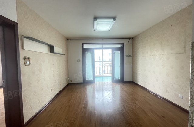 咱前街 小区东边 中间楼层 带储免大税 可按揭