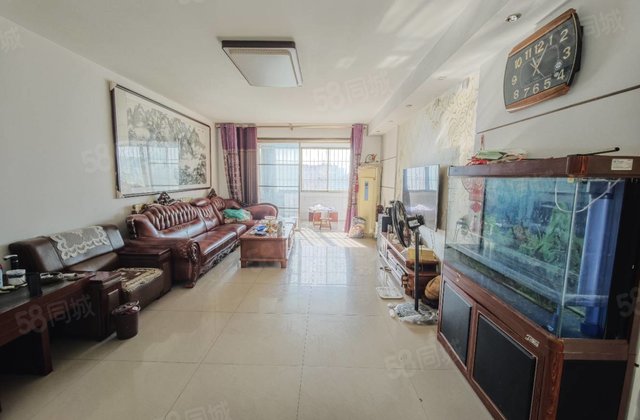 柳园路老文轩 双阳台大三室 多层四楼已装电梯 免大税带大车库