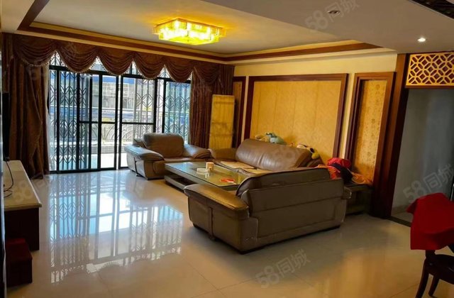 汇洋威尼斯4室2厅194.6㎡128万二手房图片