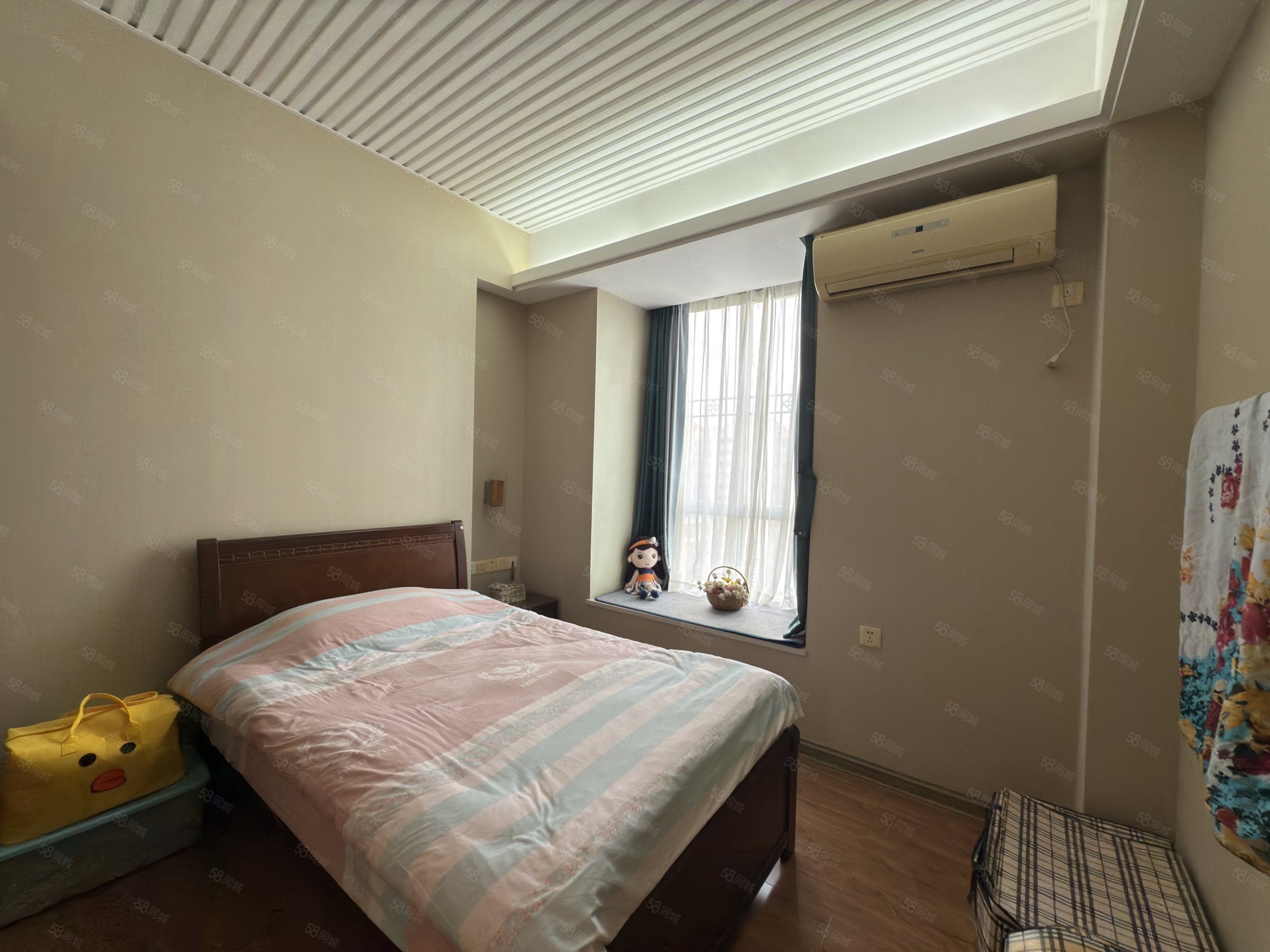 御景湾4室2厅3卫158㎡南北135万