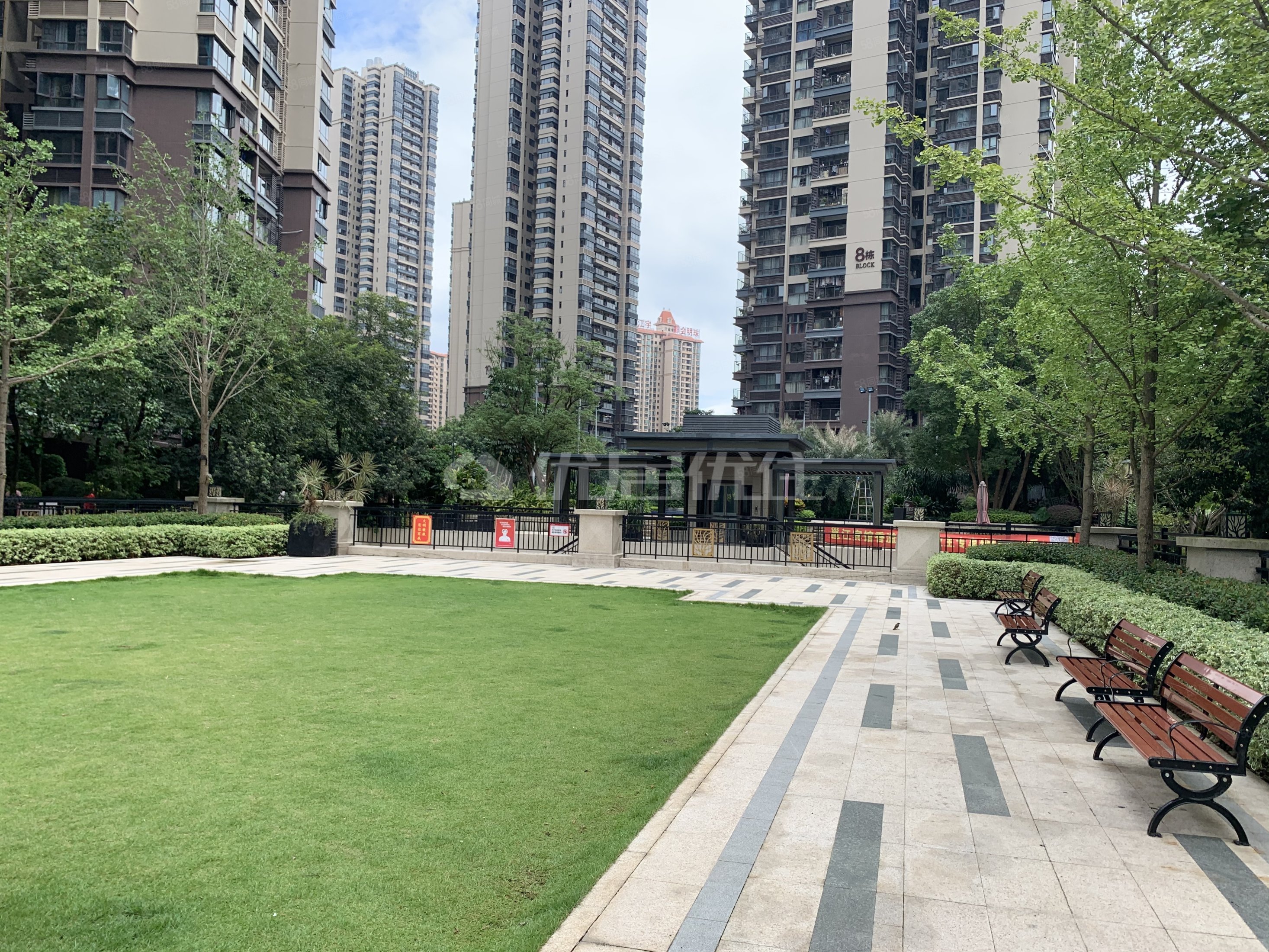 荣和千千树4室2厅2卫121.92㎡南186万