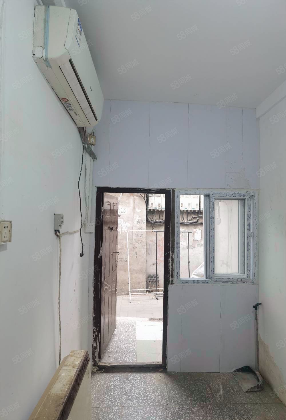 豆角胡同小區(qū)1室0廳0衛(wèi)10㎡北190萬