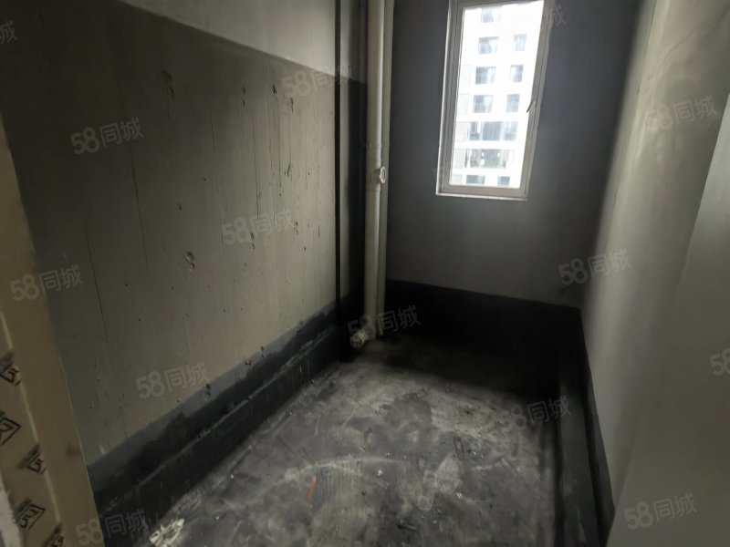 葛宁悦东方4室2厅2卫143㎡南北83.8万