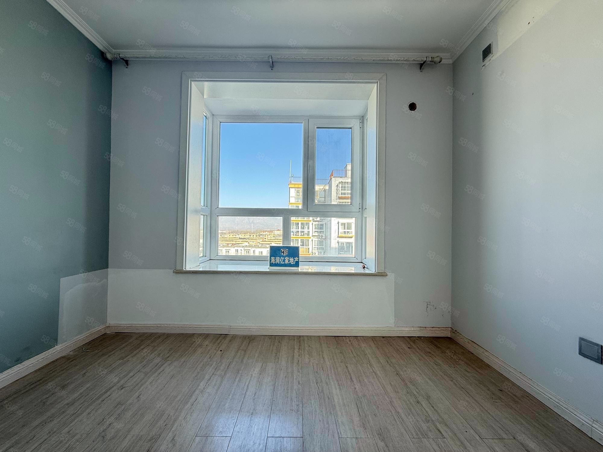 格蘭山水(一期)3室2廳1衛(wèi)101.71㎡南北240萬