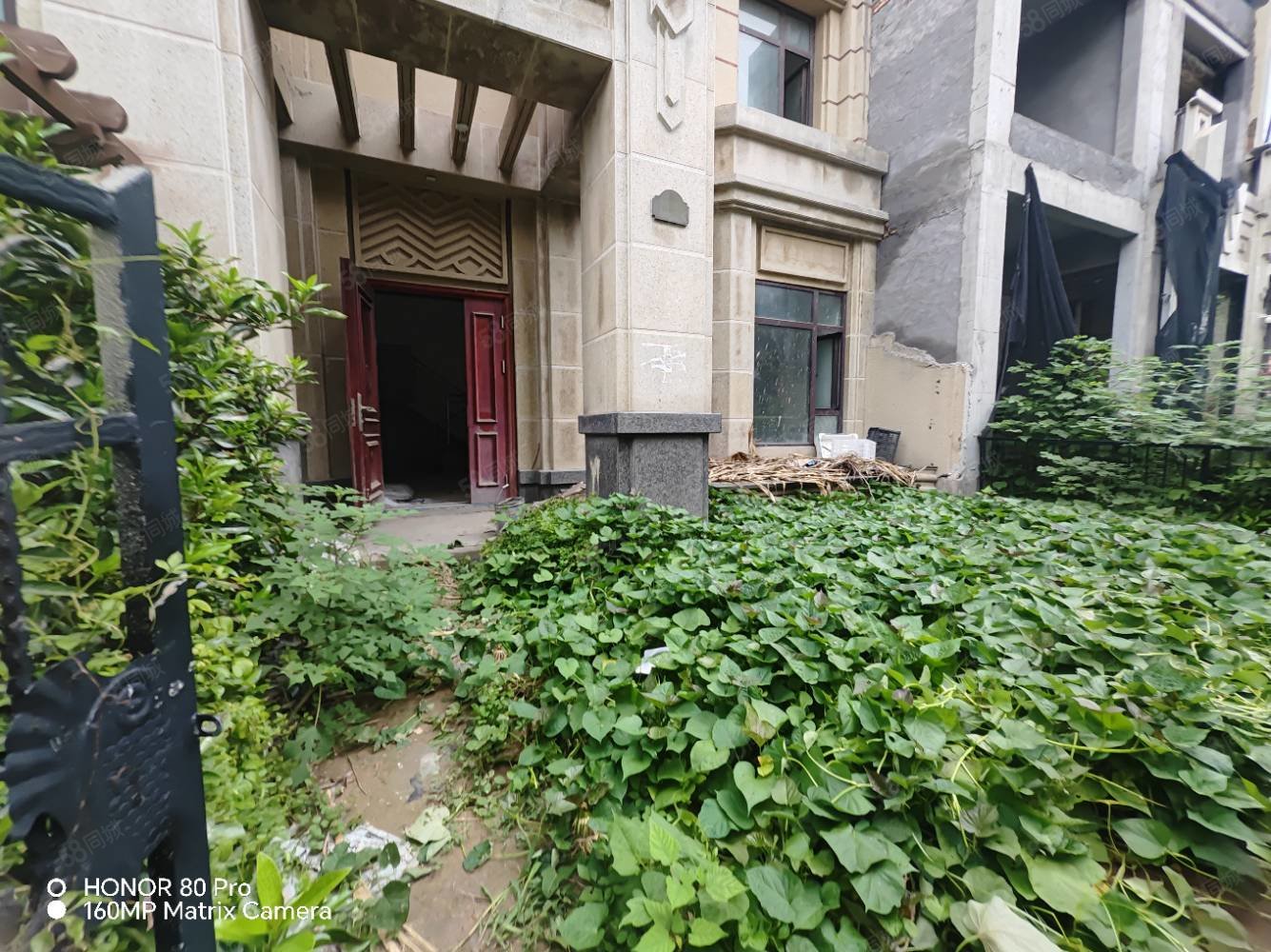 维也纳庄园5室2厅3卫278㎡南北208万