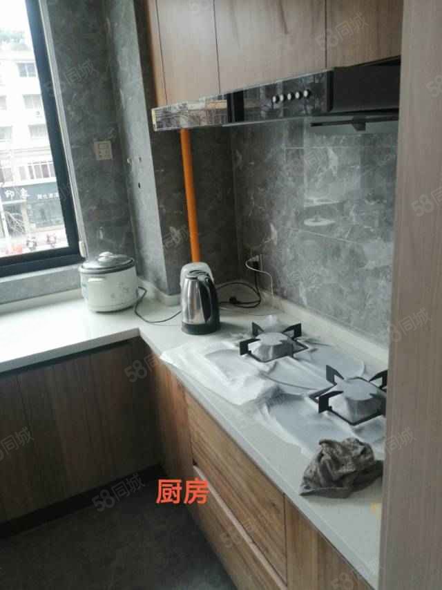 凤凰台3室1厅2卫116㎡东230万