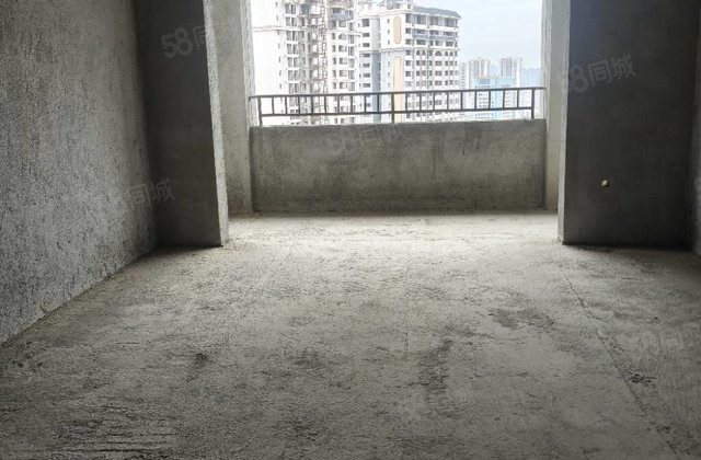 龙峰翠湖一号4室2厅130㎡40.5万二手房图片