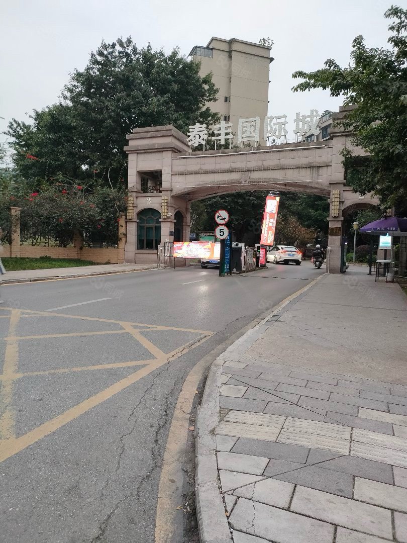 南湖华商旁泰丰国际城精装全新三室双卫带阳台拎包入住