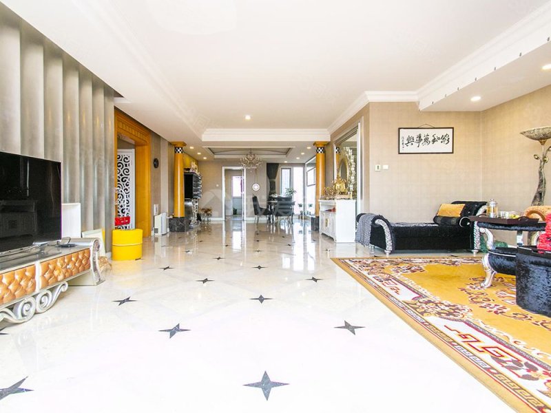 棕榈泉国际公寓3室1厅2卫220.49㎡南北2660万
