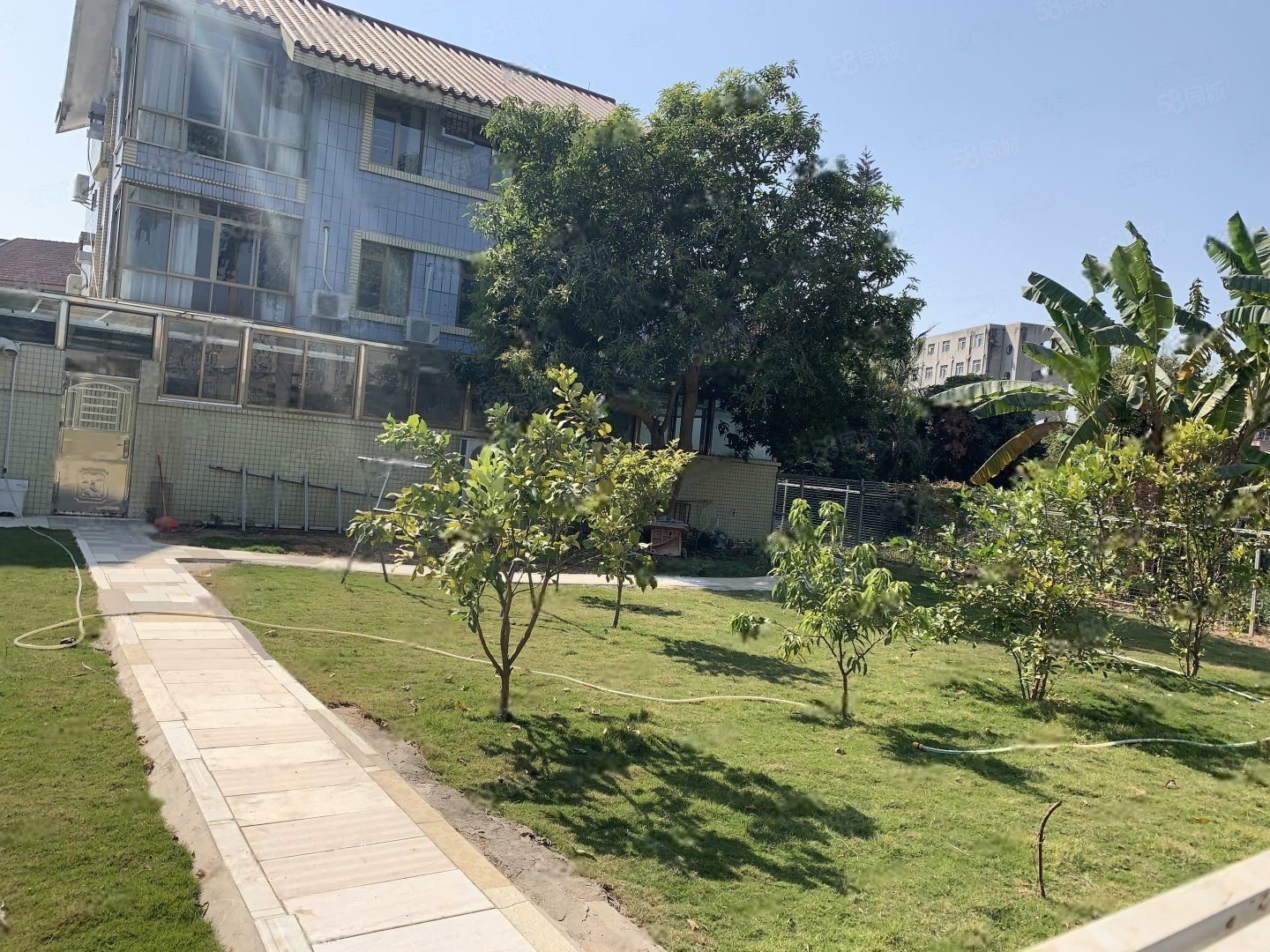 【10图】塘厦东湖山庄边位独栋别墅300平.附带超大私家花园业主急卖,