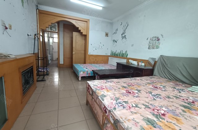 兴华路上东昌附近一楼带院 有外开门有配房