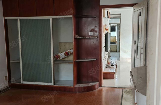 湖边4A级小区边户3居 步梯2楼诚心出售看房有钥匙