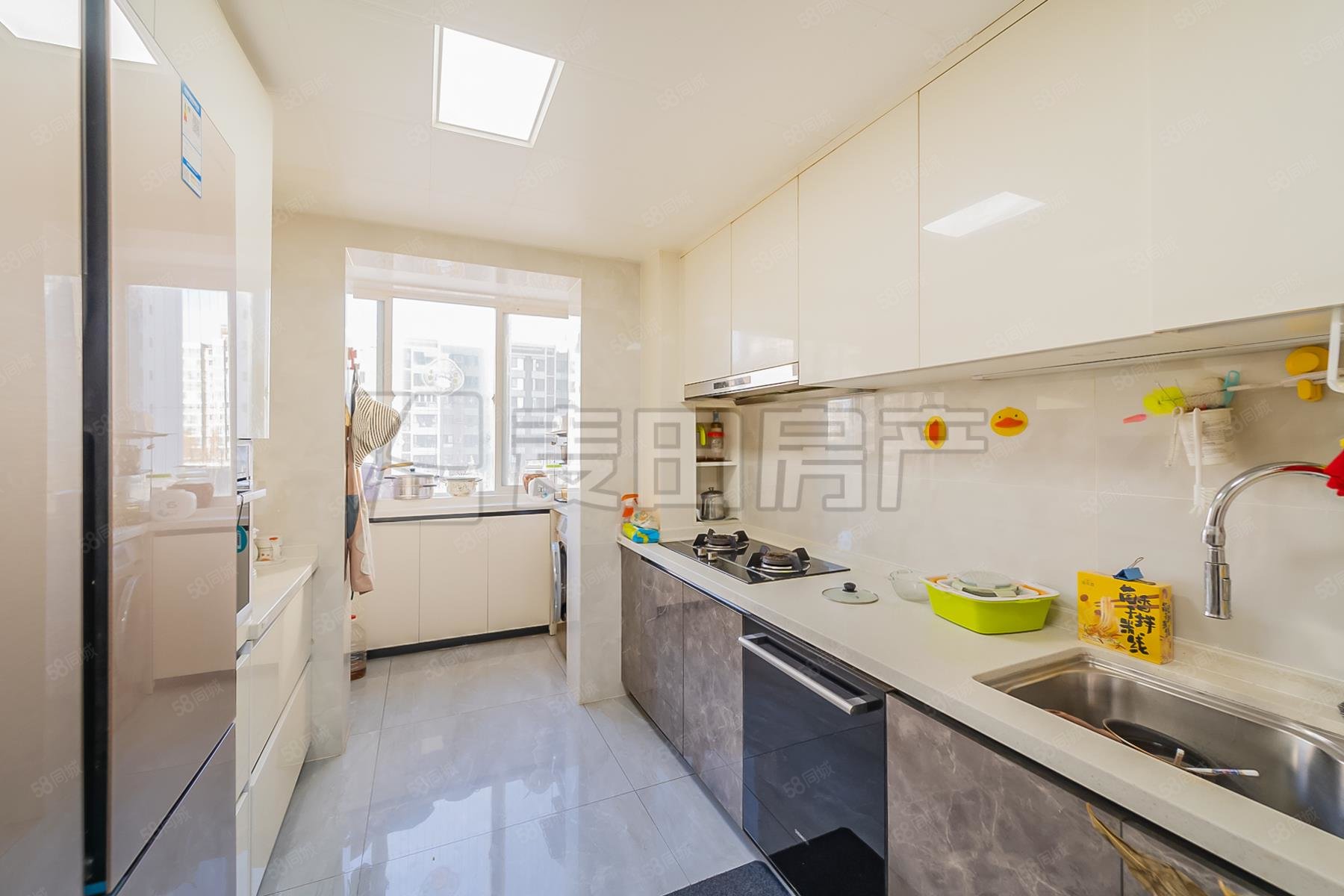 國風上觀4室2廳2衛(wèi)196.4㎡南北1350萬