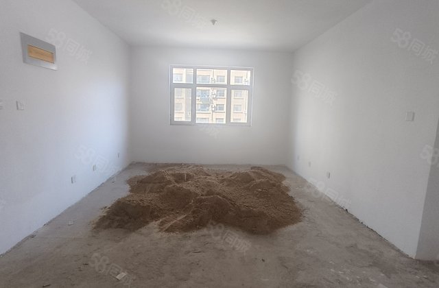 区政府 体育馆孟达国际毛坯未住135平100万免大税带车储