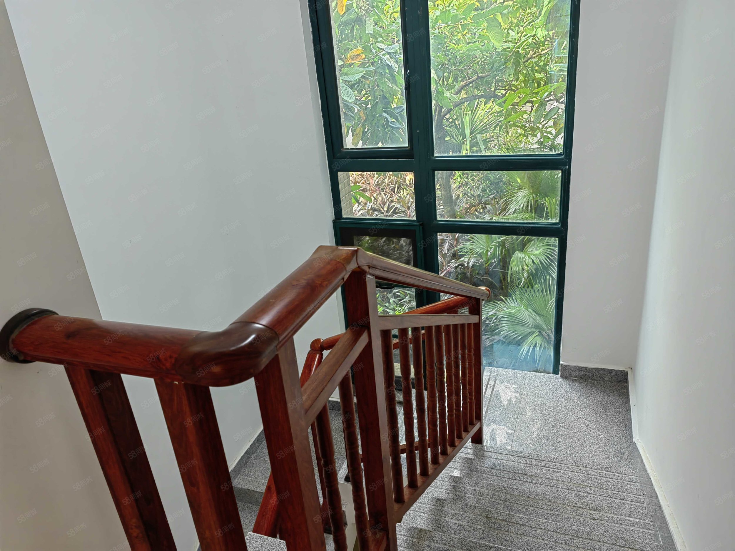 恒大御景湾4室2厅2卫200㎡东160万