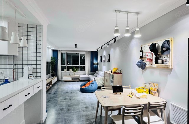 世界冠郡(二期)3室2厅105.12㎡86万二手房图片