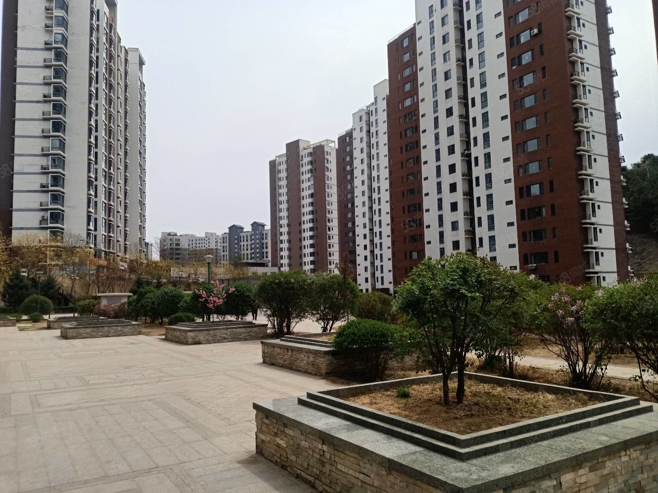 三室两厅两卫,小区门口位置带地下室带2车位,中泰自然城(二期)-承德58