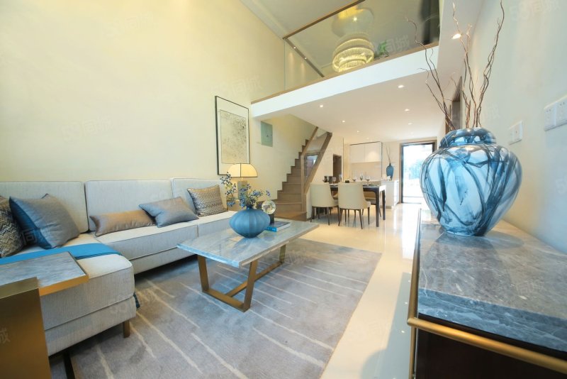 准现房 loft精装公寓 融创红岛湾 民水电 暖气 m8地铁