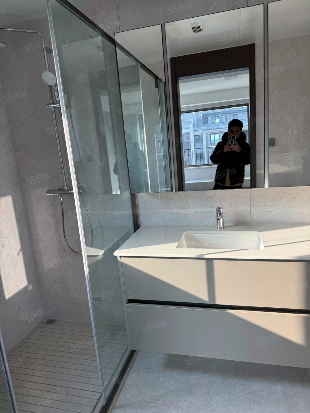 招商璀璨時代4室2廳2衛(wèi)140㎡南北599萬