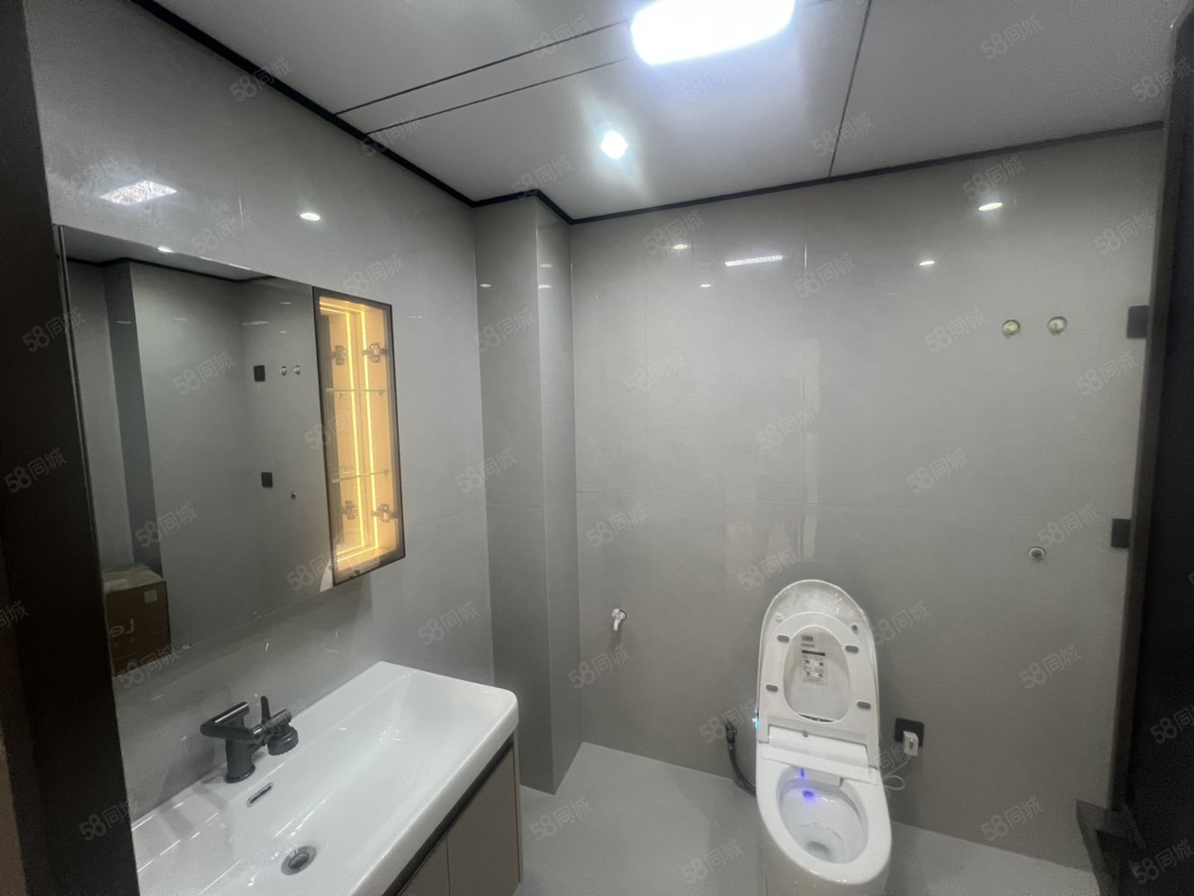 东方国际2室2厅1卫104㎡南北53.5万