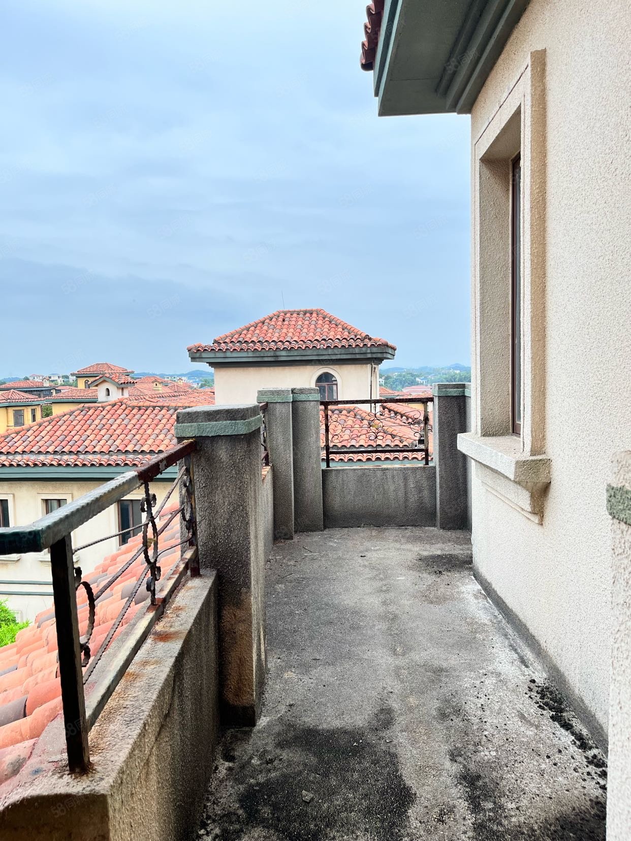 仙湖别墅6室2厅3卫288.33㎡南99.98万