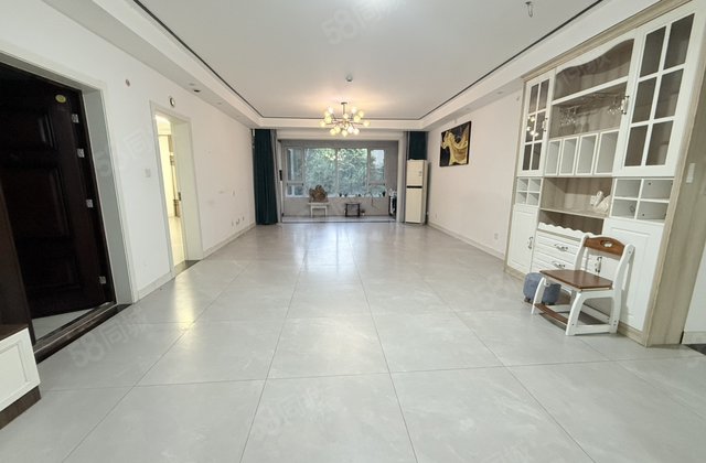 昌润莲城！莲湖新城！精装4室2厅2卫！带双车储！价格可议！