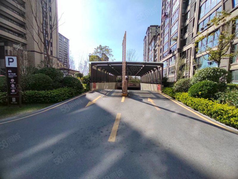 荣润晨熙府3室2厅2卫115㎡南123.8万