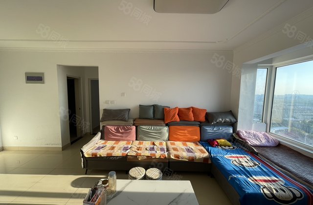 东关国际西区 小三房 购物方便 南北通透 房龄新 划文轩