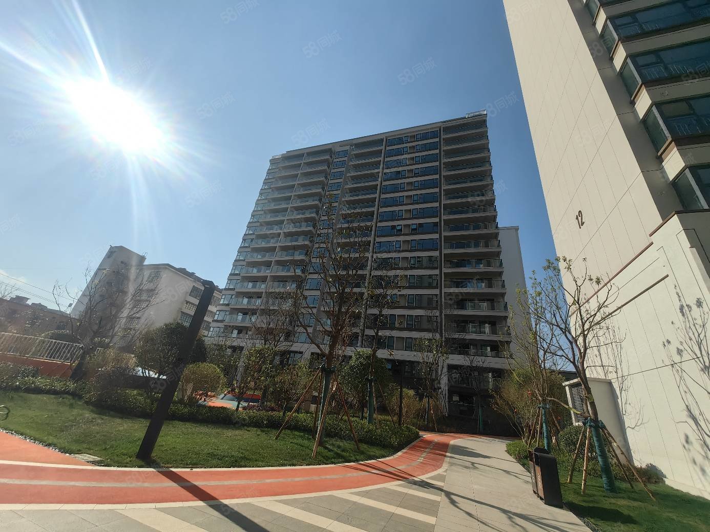 五华区高新区金地峯范精装修现房1梯1户横厅4房2卫