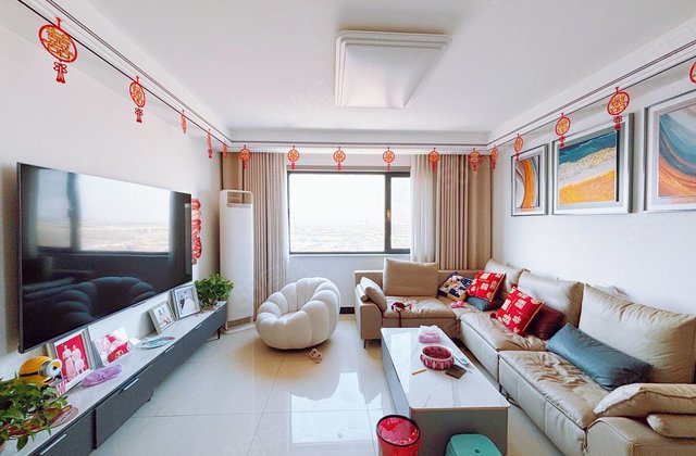 香江天汇香江明珠 中间楼层采光好 装修好 正三室双卫 送车储