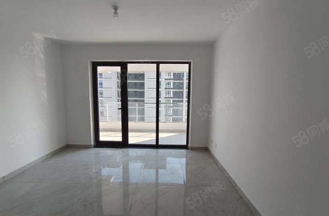 新出万达对过  江山印 带车位和储藏室 小区环境优雅 有证