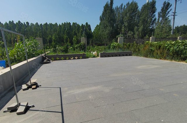 民生一楼带大院子  有地下室  车位  可按揭