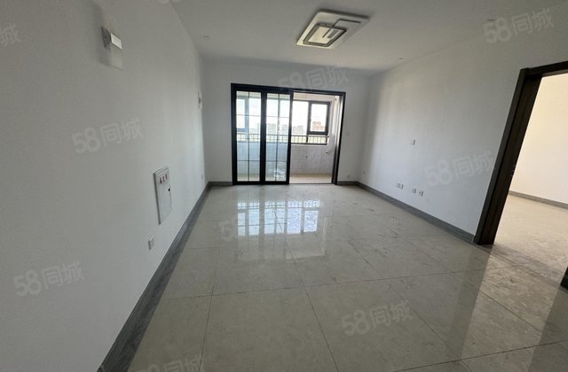 月季公园全新未住商品房，三室两卫三叶草户型，送车位储藏室