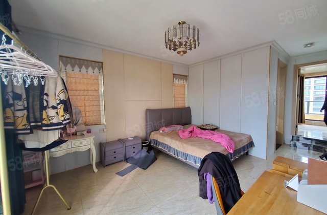 绿城百合新城  装修豪华送家具价格可议全款优惠房东直卖