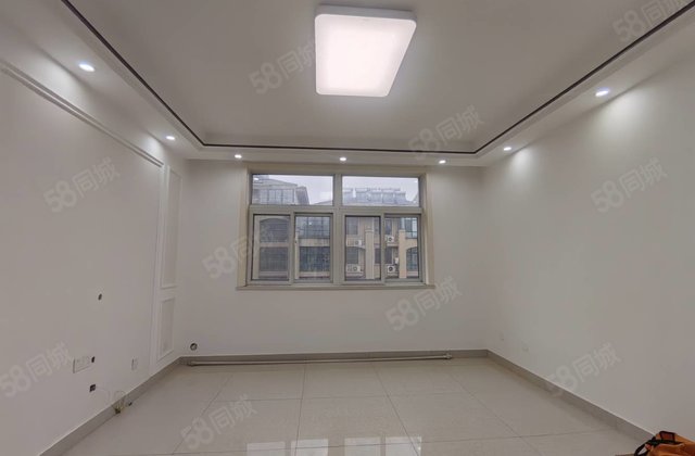 美小区精装大三室，好楼层送24平储藏室，38平车库