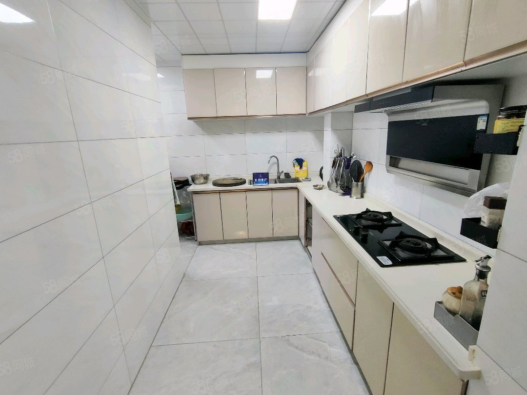 中瑞领航城3室2厅2卫135㎡南北82.8万