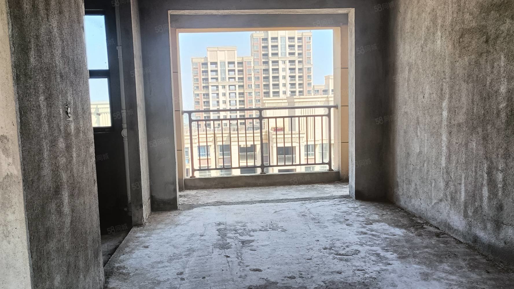 滨江学苑3室2厅2卫121㎡南北79.8万