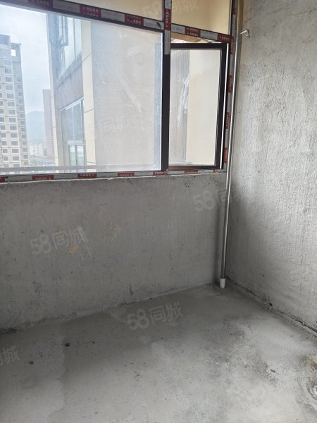 水上明珠3室2厅2卫117.86㎡南北47万