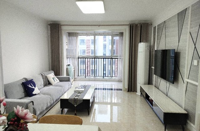 样房西边户 西湖馨苑 南北通透 装修好  环境好 刚需小三居