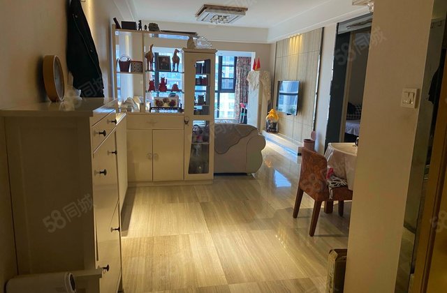 中德英伦联邦(A区)5室3厅280㎡320万二手房图片