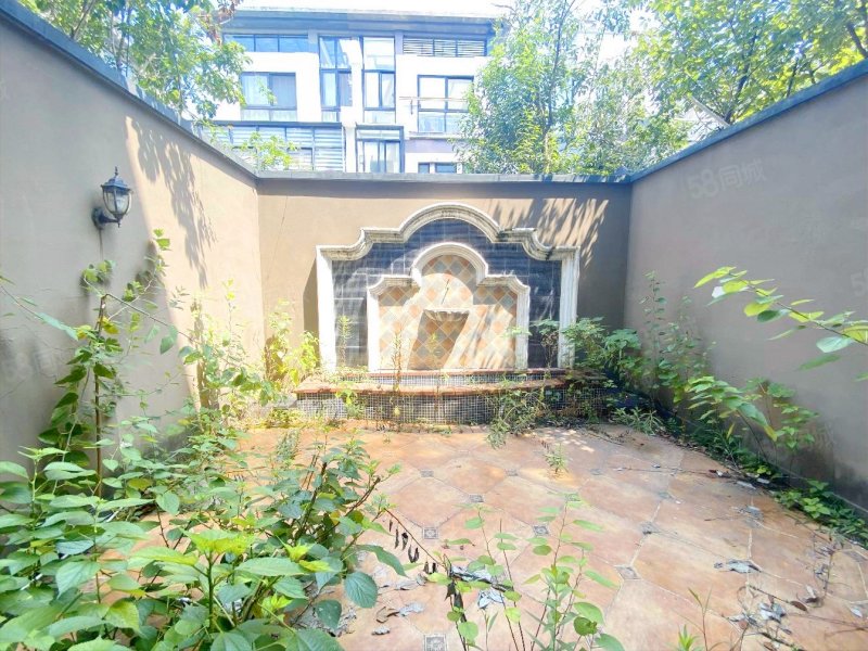 绿地21城e区别墅1570平450万4室2厅2卫