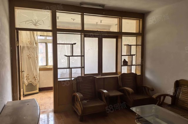 文轩本部 步梯二楼 三室 停车方便，83万