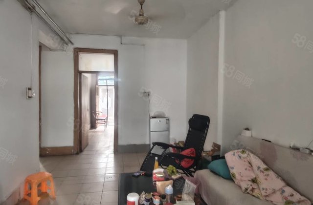 东昌中学兴华路  一楼带大院子，两间大配房，户型格局很好通透