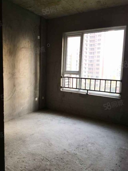 置信仁湖花园八期4室2厅2卫153㎡南30万